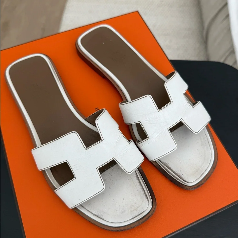 Hermes Oran White Slide Sandals 100% Authentic Pre-owned in Fair condition - Picture 2 of 13